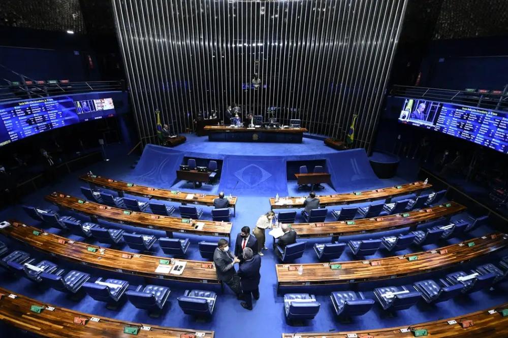 Senado aprova PL Antifacção com penas que podem chegar a 120 anos