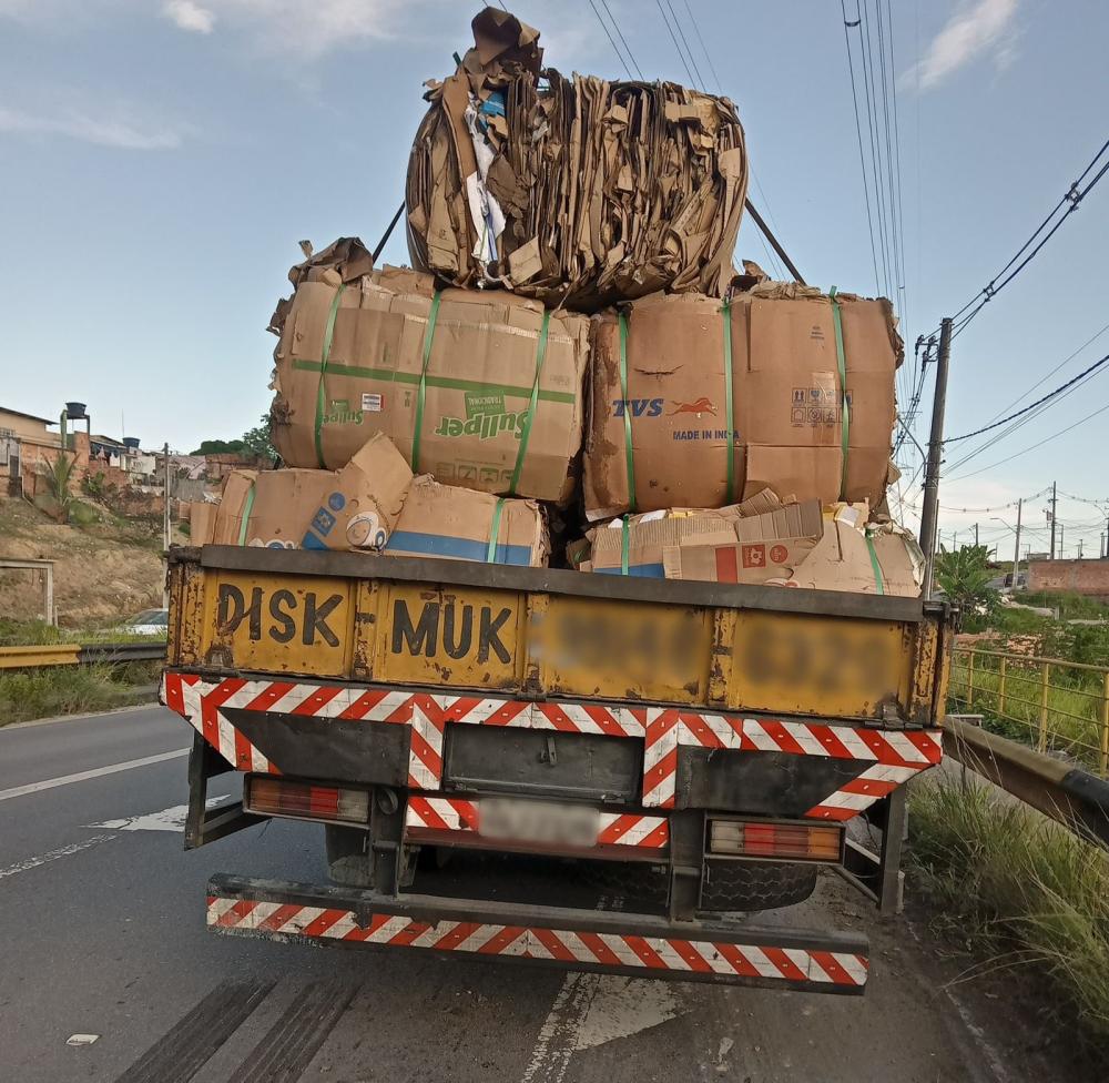 Fiscalização do Detran-AM cresce e autua mais de 3,2 mil veículos pesados em 2025