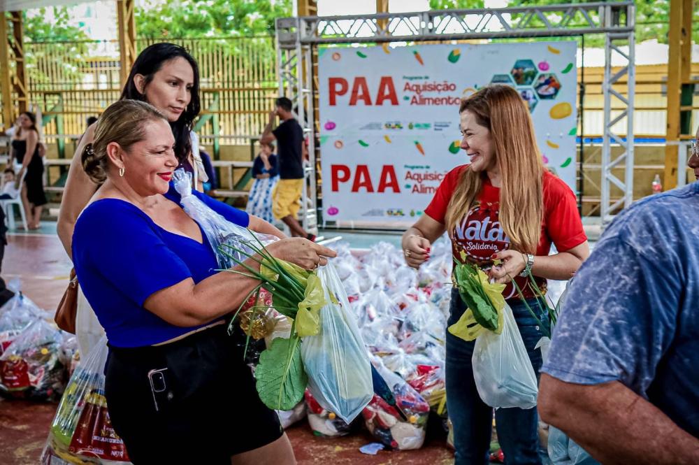 Prefeitura de Nhamundá leva alimentos à mesa de centenas de famílias em ação de Natal