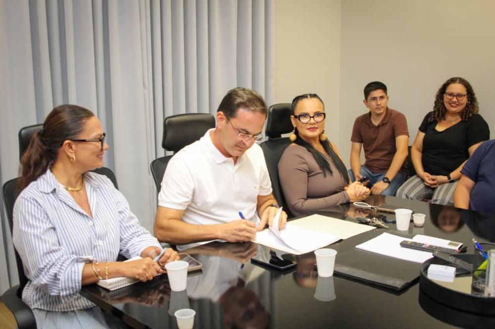 Prefeito Mateus Assayag abre licitação para empresa que vai organizar o concurso público de Parintins