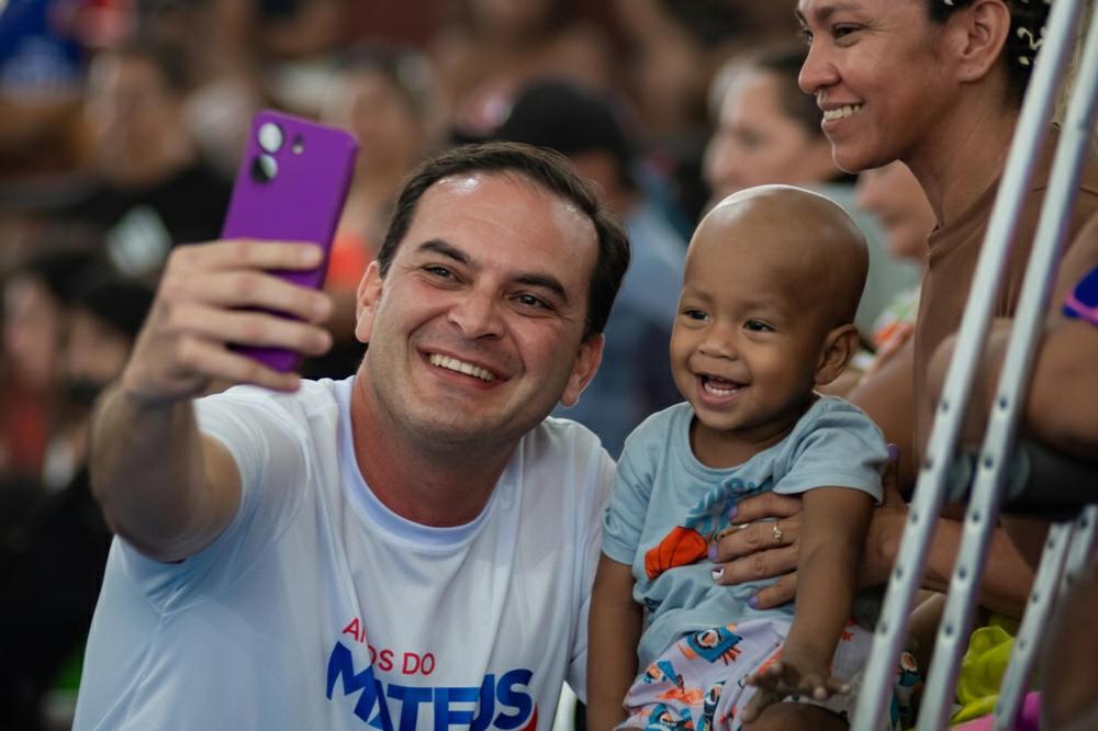 Ação 'Amigos do Mateus Assayag' distribui mais de mil cestas e mobiliza Parintins no fim de ano