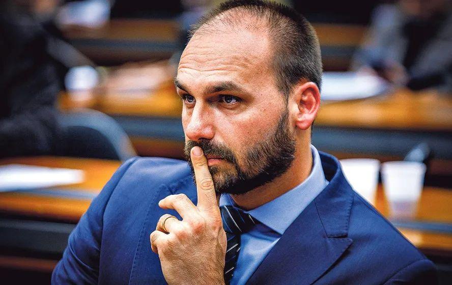 PF determina que Eduardo Bolsonaro retorne ao cargo de escrivão na corporação