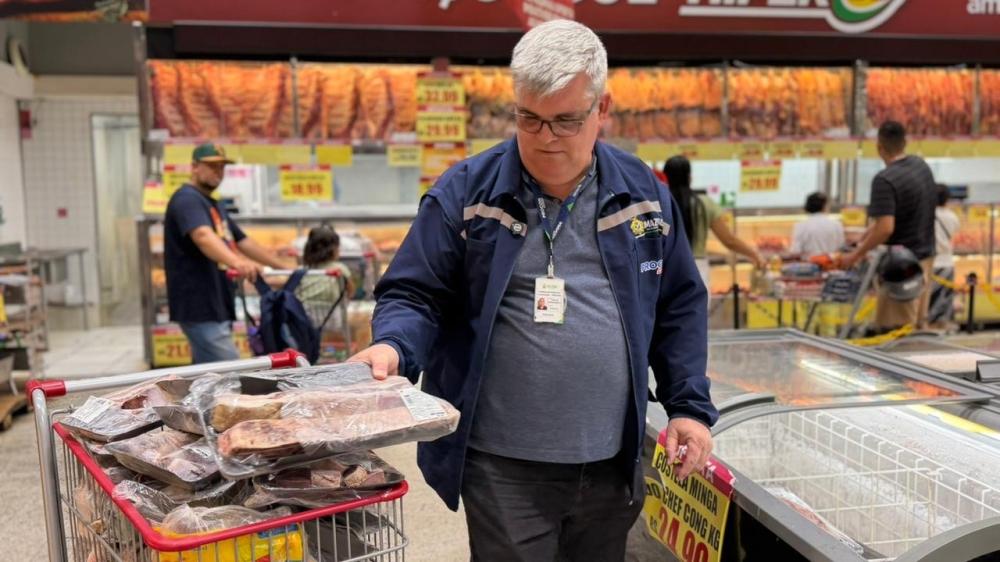 Procon-AM apreende mais de 80 kg de alimentos impróprios em supermercado de Manaus