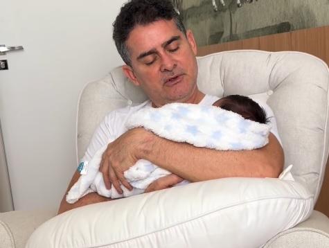 Morre David Benedito, filho recém-nascido do prefeito de Manaus