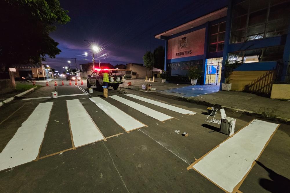 Parintins reforça segurança viária com novas faixas de pedestres em frente a escolas