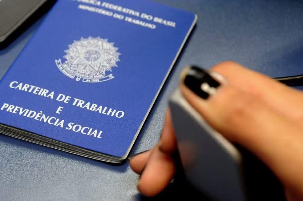 Desemprego cai a 5,6% em 2025 e atinge menor nível da série histórica