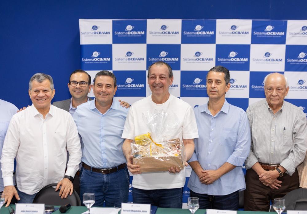 Omar Aziz defende cooperativismo como motor do desenvolvimento no Amazonas