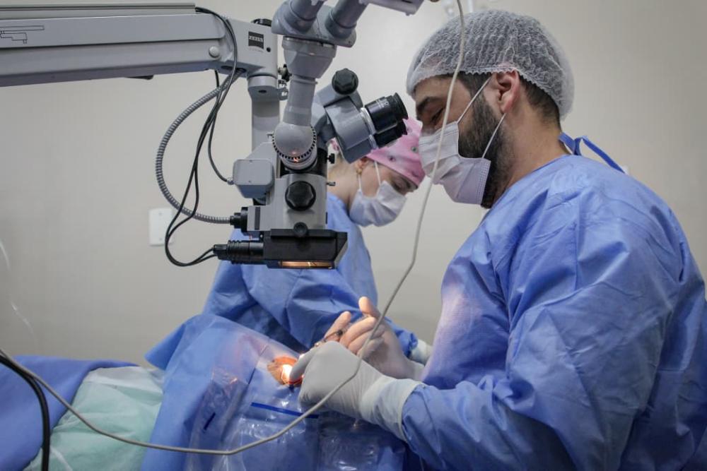 Mutirão oftalmológico atende 100 pacientes e abre agenda cirúrgica de 2026 em Parintins