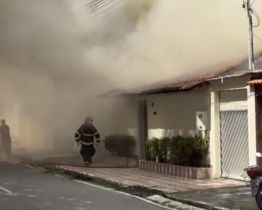 Incêndio atinge abrigo em Parintins e prefeitura confirma que crianças foram resgatadas sem ferimentos