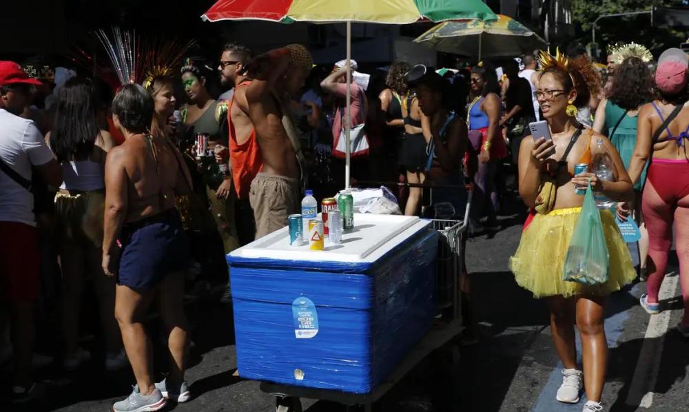 Golpes no Carnaval: veja como evitar prejuízos com cartão, PIX e ingressos falsos
