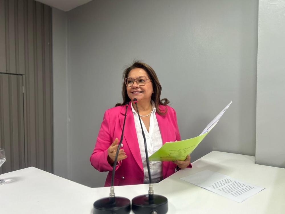 Márcia Baranda cobra vagas para professores de Artes em PSS e concursos de Parintins