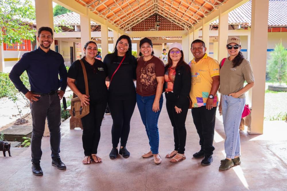 Prefeitura e IFAM levam reforço escolar e bolsa a estudantes da Vila Amazônia