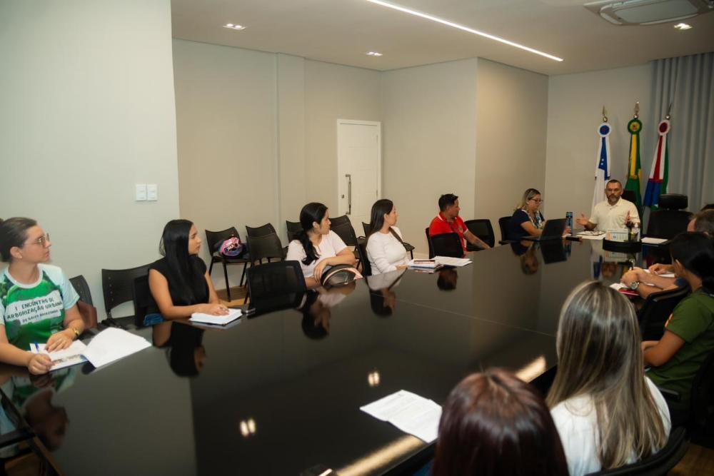 Prefeitura reúne órgãos e reforça ações para prevenir risco de fauna no Aeroporto Júlio Belém