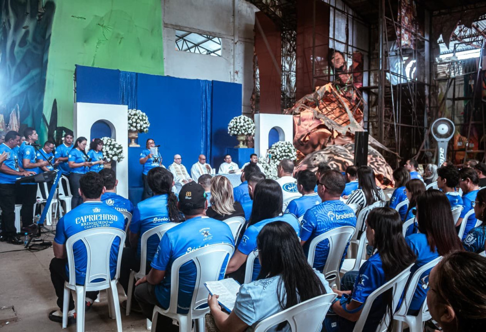 Boi Caprichoso celebra missa e inicia trabalhos nos galpões para o Festival de Parintins 2026