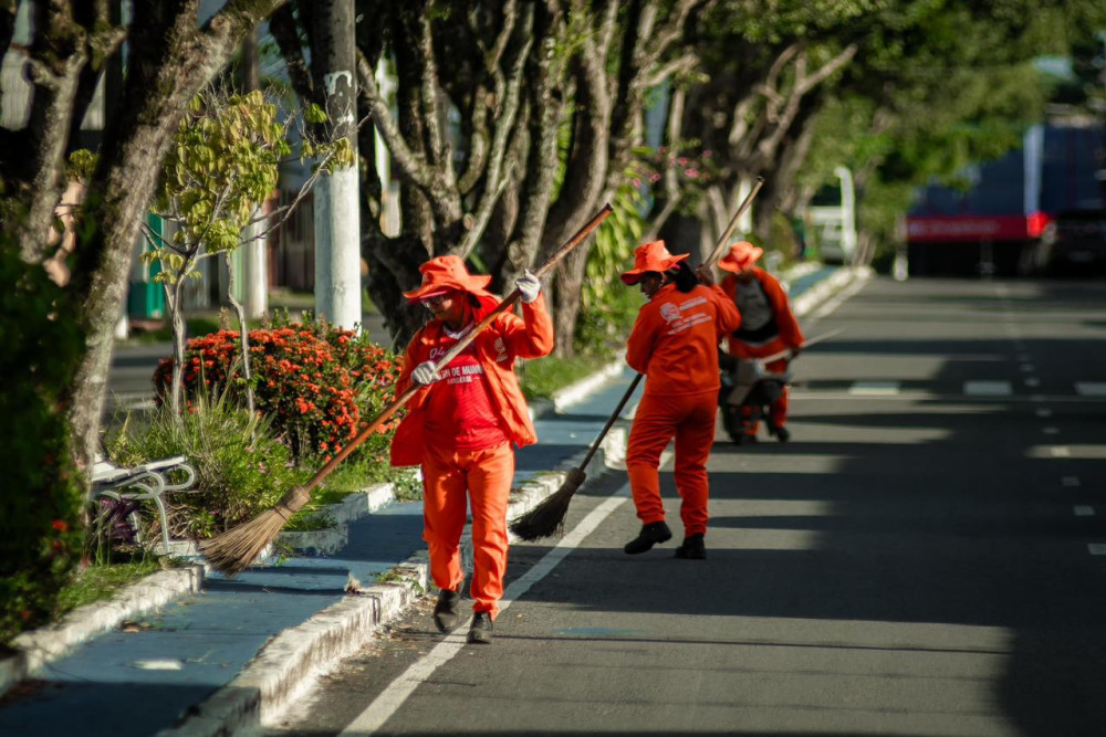 Parintins intensifica limpeza urbana e amplia serviços em toda a cidade