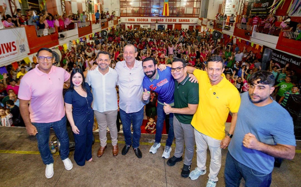 Omar Aziz lota quadra em grande ato político na Zona Leste de Manaus
