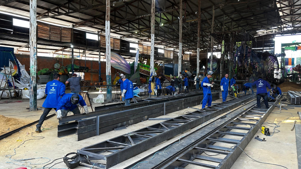 Caprichoso inicia construção de novo galpão e amplia estrutura para alegorias em Parintins