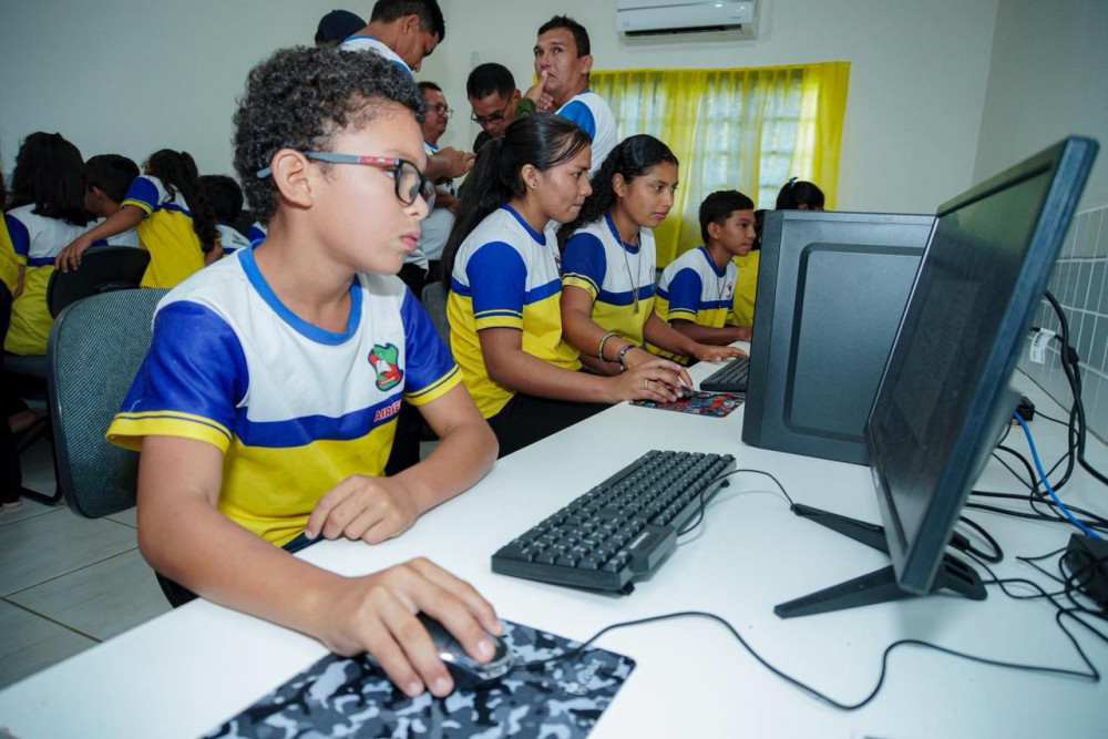 Nhamundá leva cursos de informática à zona rural e amplia inclusão digital