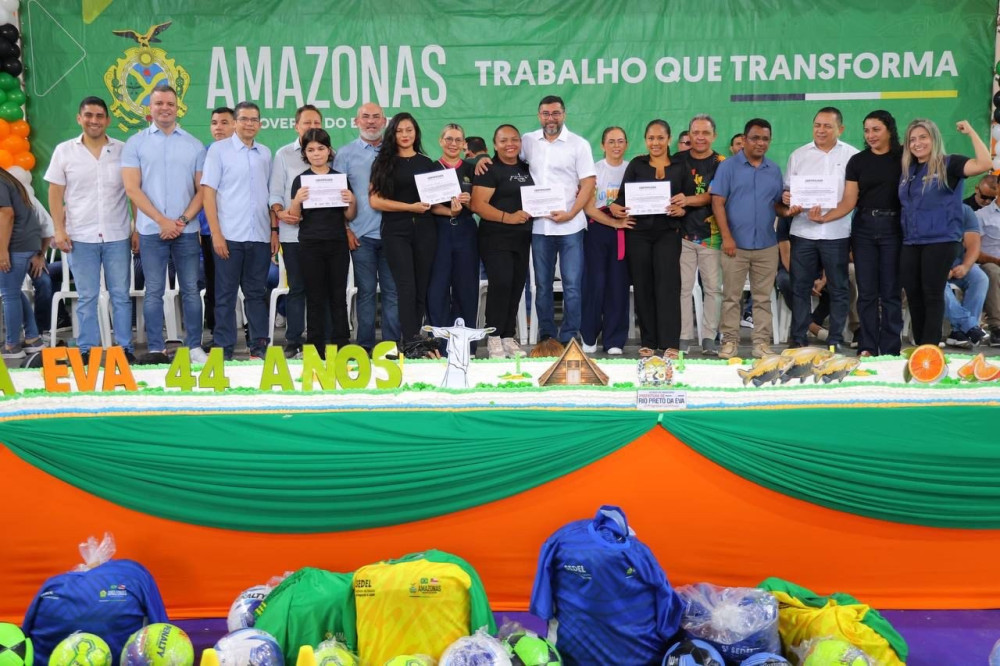 Nos 44 anos de Rio Preto da Eva, Wilson Lima entrega 117 títulos e garante segurança a moradores