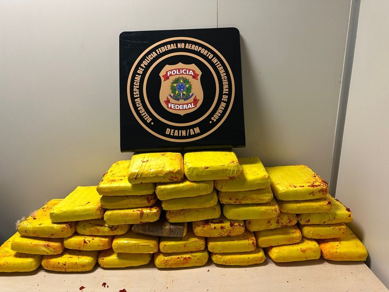 PF prende suspeito e outro foge após apreensão de 37 kg de skunk no Aeroporto de Manaus