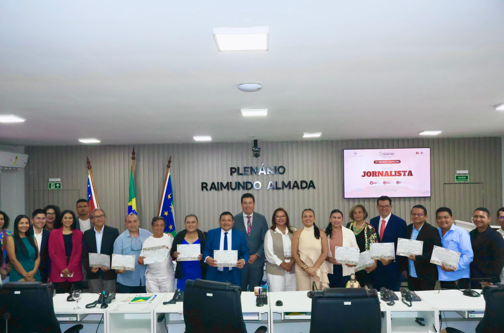 Câmara de Parintins homenageia jornalistas em sessão proposta por Fábio Cardoso