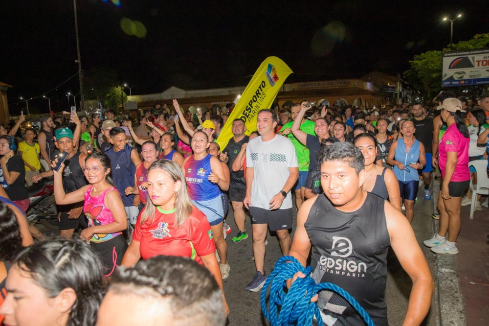 Corridão Noturno reúne multidão e vira novo ponto de atividade física em Parintins